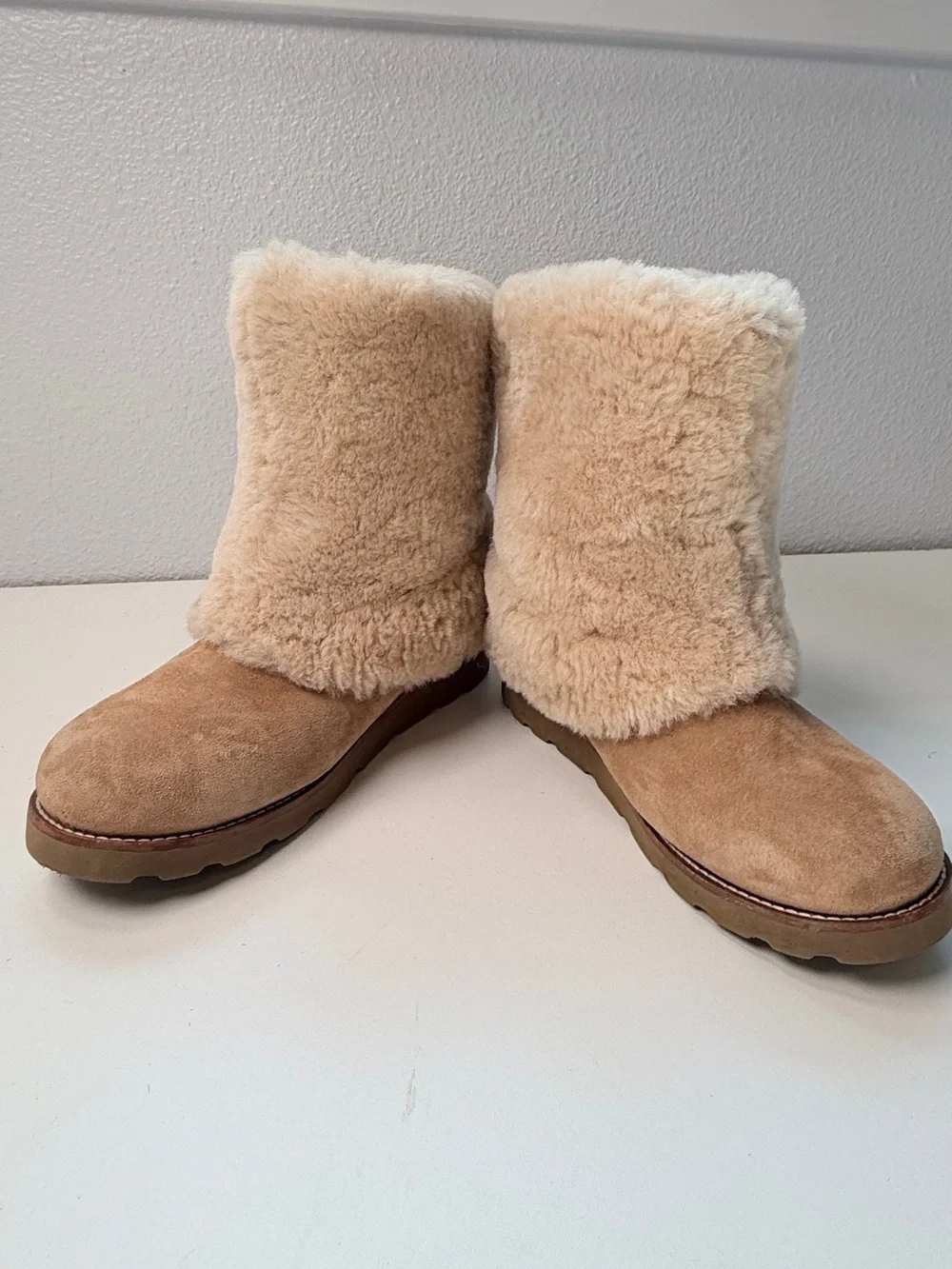 UGG Australia Maylin Sheepskin Cuff Boots Chestnut Suede Fur Winter Boots Size 8